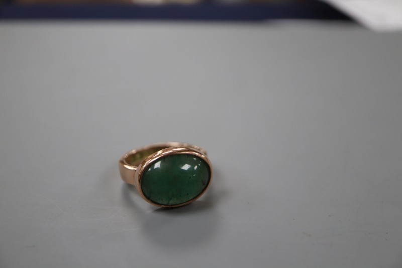 A George V 9ct gold and cabochon green quartz set dress ring, size O, gross weight 7.4 grams.